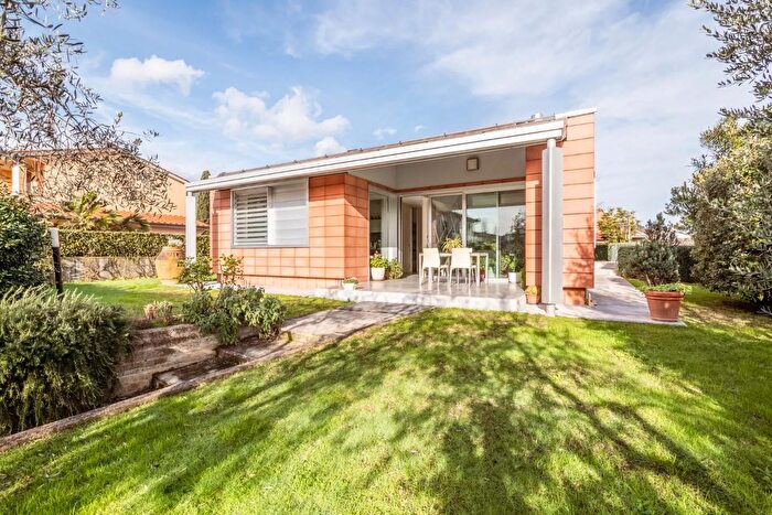 Casa con 11 locali in vendita in Via della Pescaia Buti, Buti