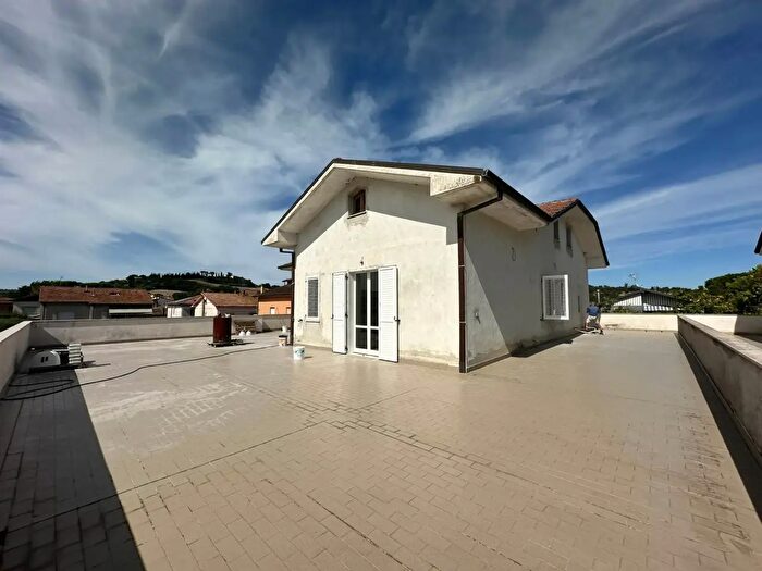 Appartamento trilocale in vendita in Trecastelli