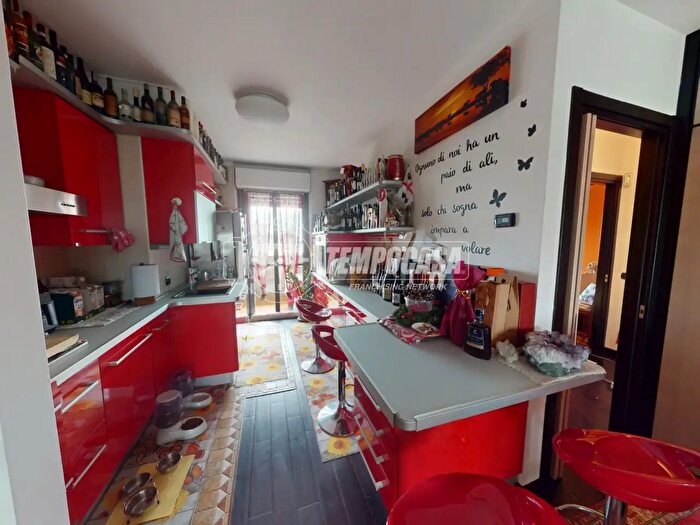 Appartamento quadrilocale in vendita in Via Dante Chiasserini, Milano