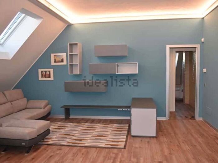 Appartamento trilocale in affitto in Via Giovanni Bellezza, Bocconi, Milano
