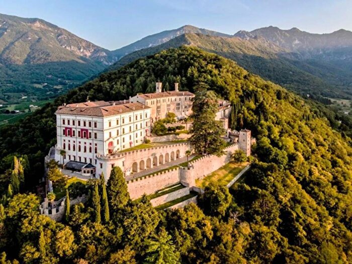 Appartamento trilocale in affitto in Centro, Cison di Valmarino