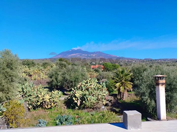 Casa quadrilocale in vendita in Via delle Terre Cotte Ragalna, Ragalna