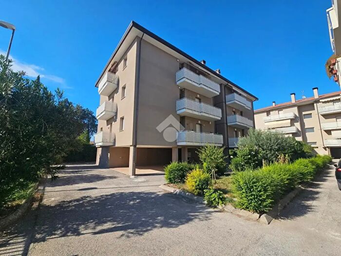 Appartamento quadrilocale in vendita in Via Alessandro Volta, Foligno