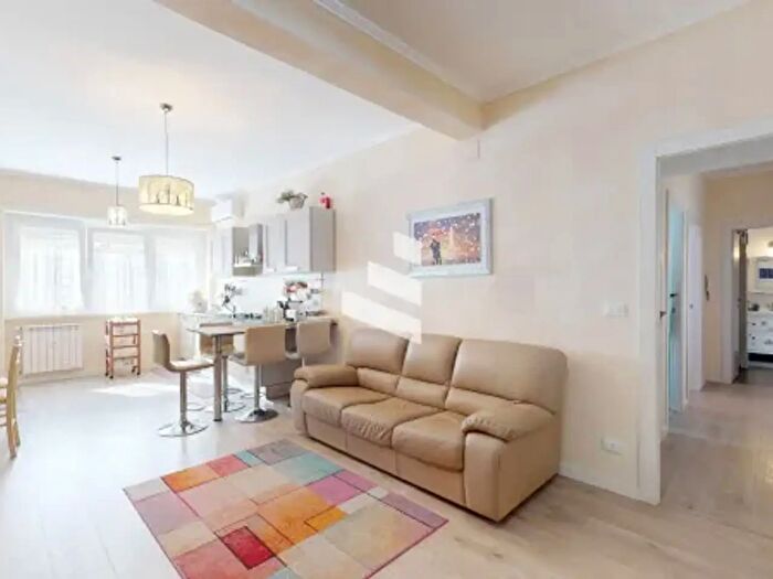 Appartamento trilocale in vendita in Via Carlo Tenca, Roma