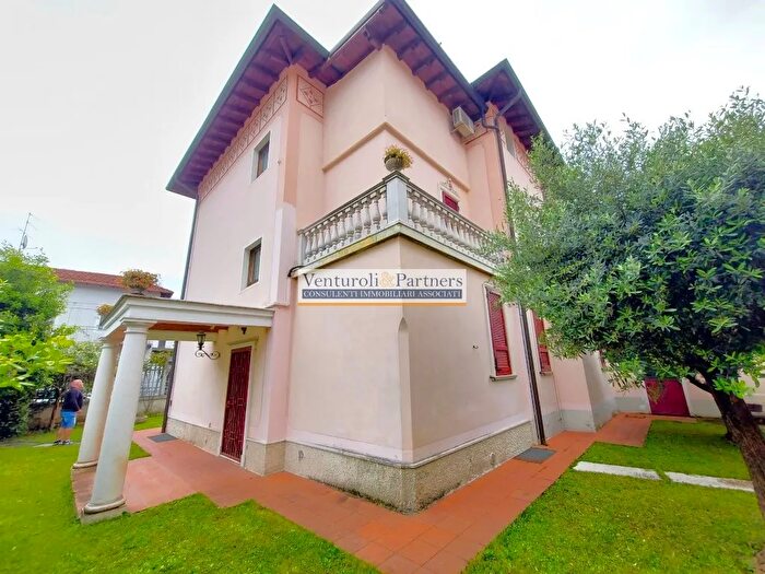 Casa con 6 locali in vendita in Via Volturno, Brescia