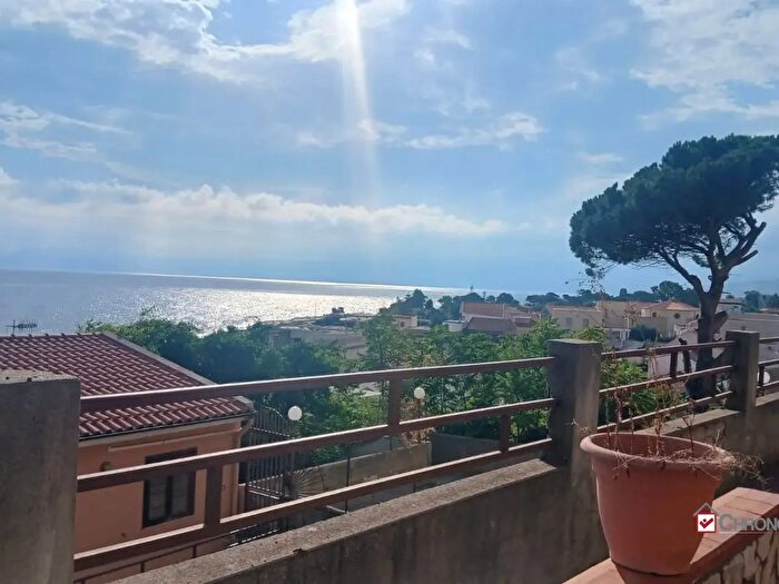 Casa trilocale in vendita in Acqualadrone, Messina