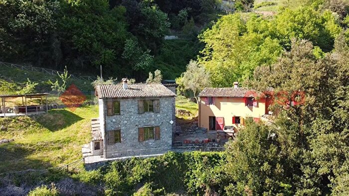 Casa con 5 locali in vendita in Località Suggrotta Snc, Coreglia Antelminelli