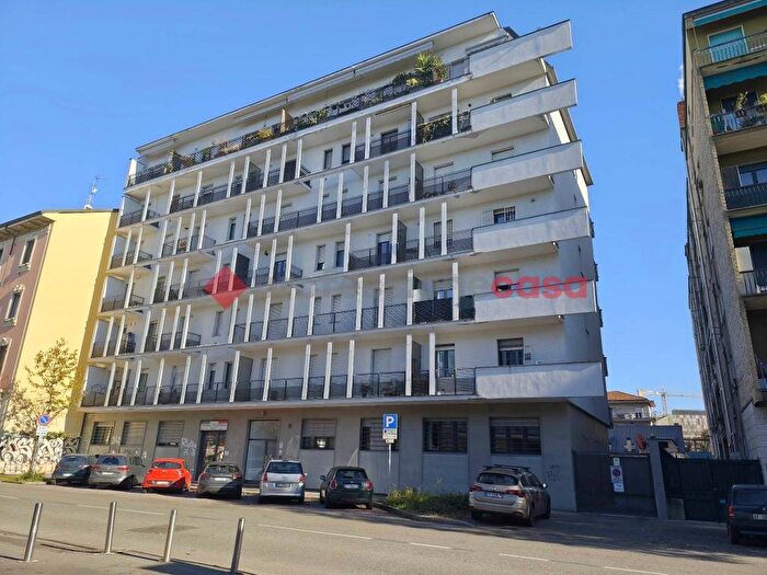 Appartamento bilocale in affitto in Via Livigno, Dergano, Milano