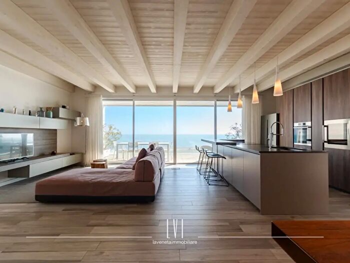 Appartamento con 5 locali in vendita in Via Luigi dal Moro, Caorle