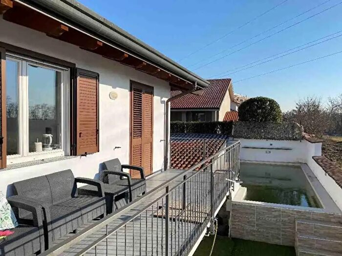 Casa trilocale in affitto in Viale della Repubblica, Santo Stefano Ticino