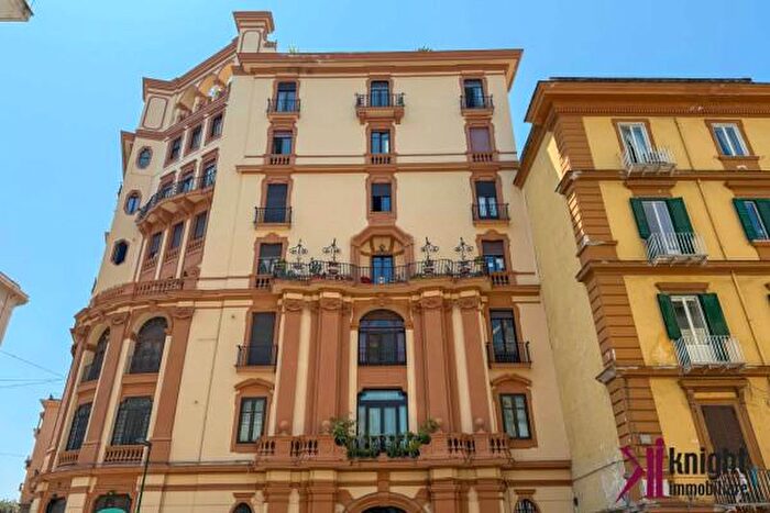 Appartamento con 6 locali in vendita in Via Domenico Cimarosa, Napoli