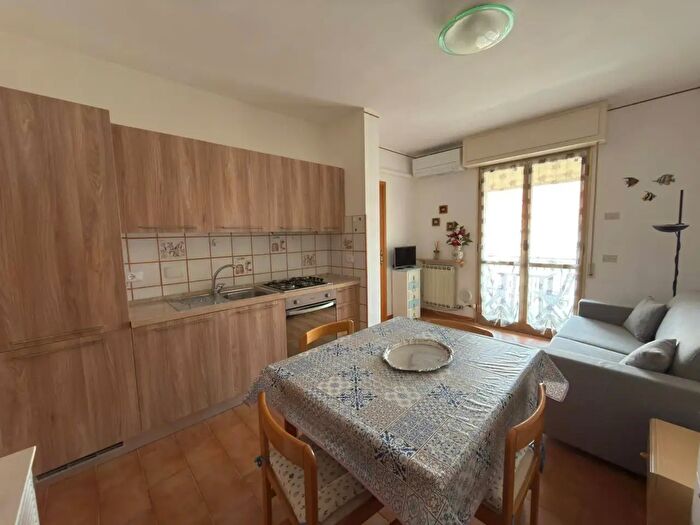Appartamento trilocale in affitto in Via Nino Bixio, Albenga