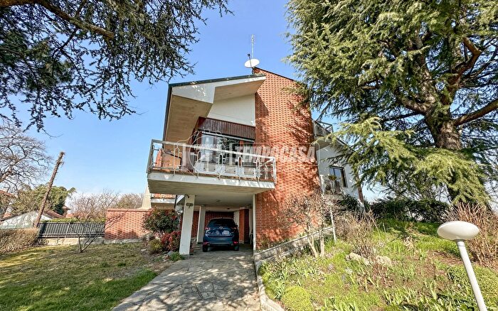 Casa con 6 locali in vendita in Via XXV Aprile, Trofarello