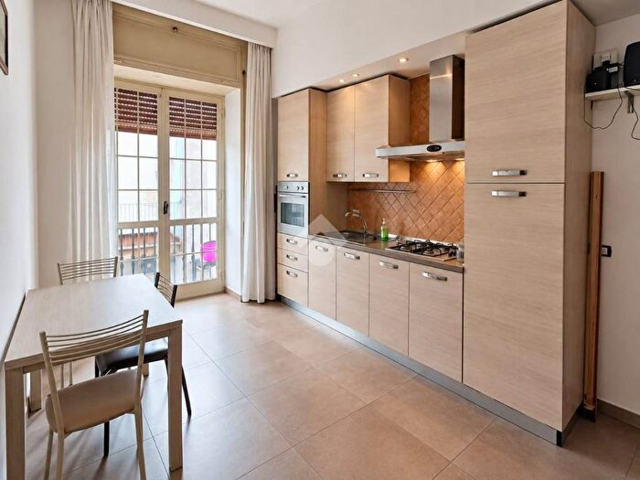 Appartamento trilocale in affitto in Via Nuova Pizzofalcone, Monte di Dio, Napoli