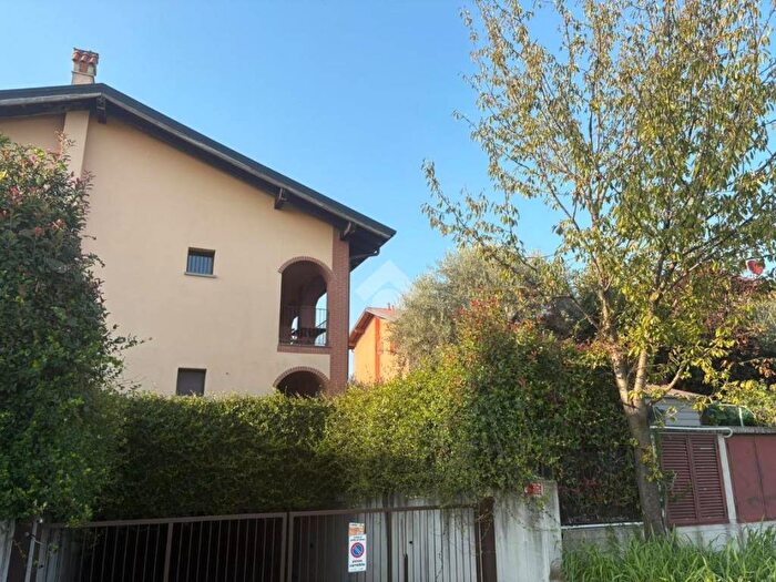 Appartamento trilocale in affitto in Via Tonale, Centro, Lentate sul Seveso