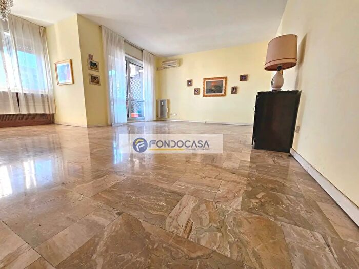 Appartamento quadrilocale in vendita in Via Carlo Farini, Milano