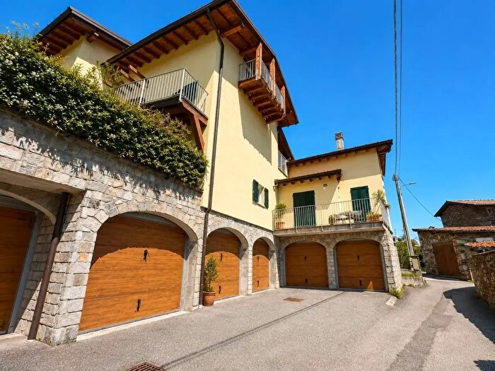Appartamento bilocale in vendita in Via Mandriana, Pianello Del Lario