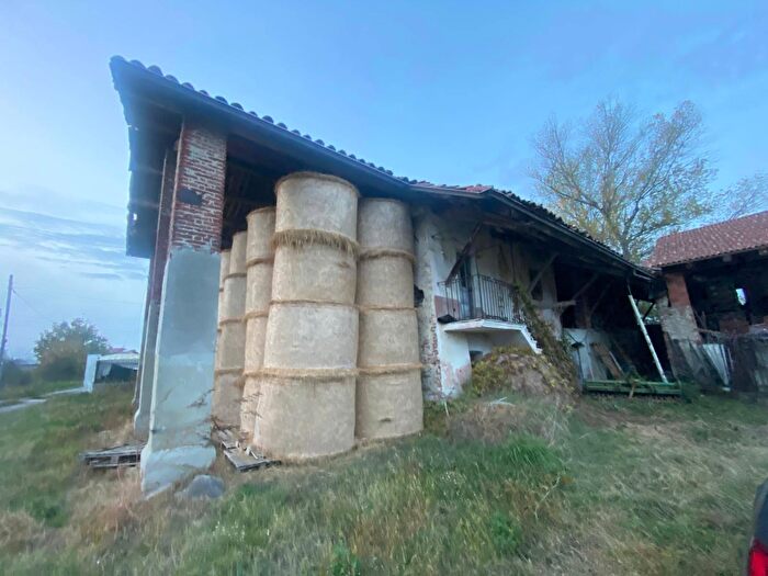 Casa con 7 locali in vendita in Via Cuneo, Pianfei