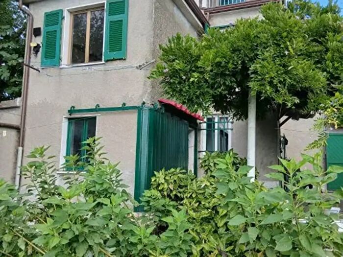 Casa con 6 locali in vendita in Fosdinovo