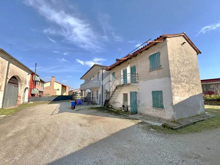 Casa quadrilocale in vendita in Via Brigola, Resana