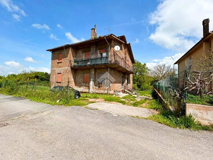 Appartamento con 5 locali in vendita in Via Sasso Rotino, Blera