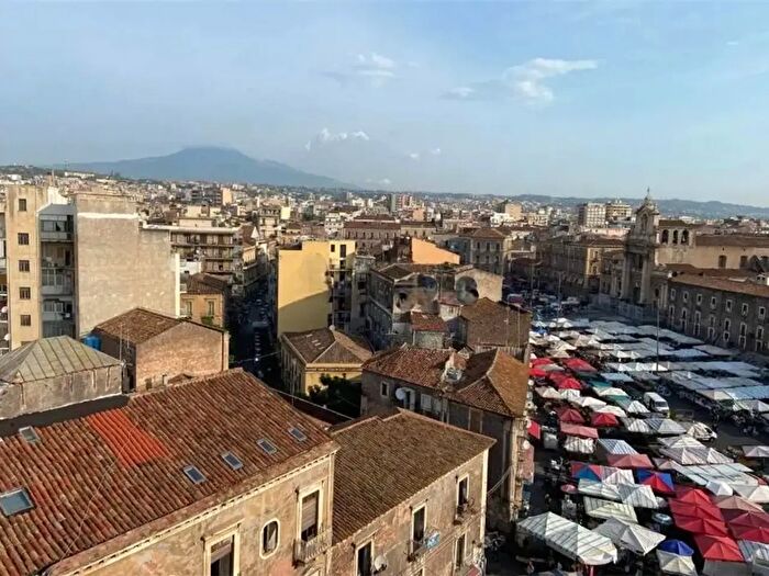 Appartamento con 5 locali in vendita in Via Via Teocrito, Catania