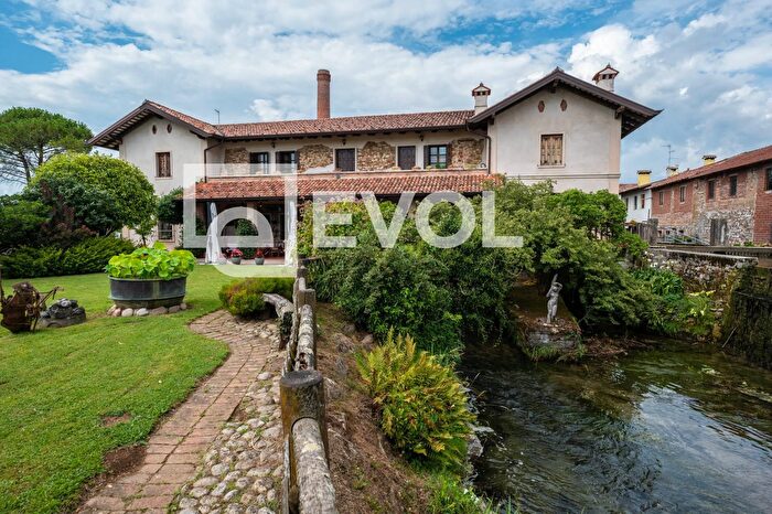 Casa con 18 locali in vendita in Via Mons Cattarossi, Reana del Rojale