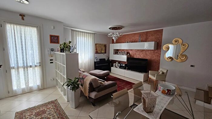 Casa quadrilocale in vendita in Vicolo Gozzano, Albignasego