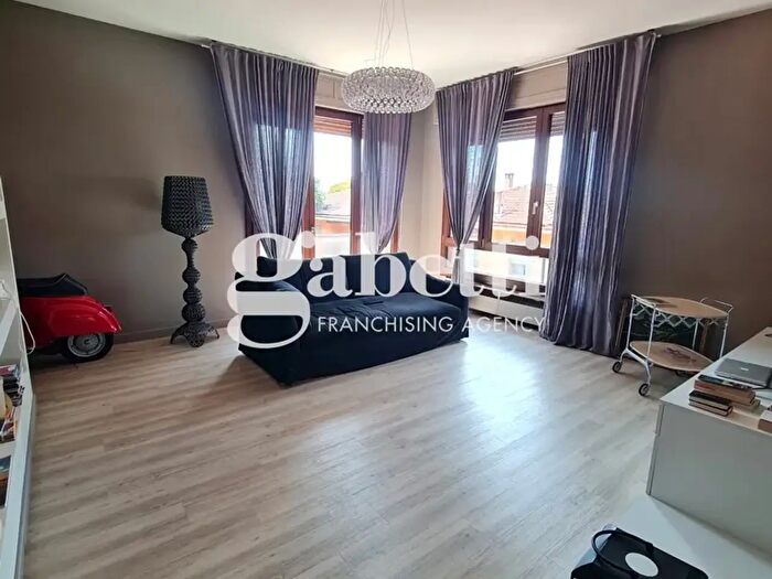 Appartamento quadrilocale in vendita in Via Corsica, Bologna