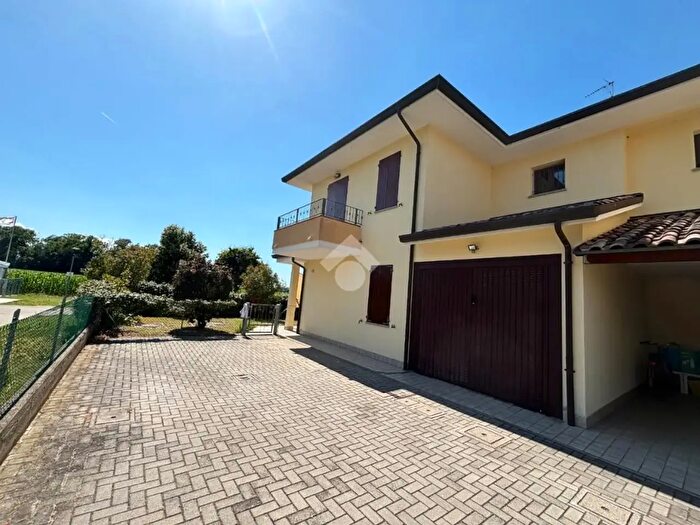 Appartamento quadrilocale in vendita in Via Don Bruno Foschi, Russi