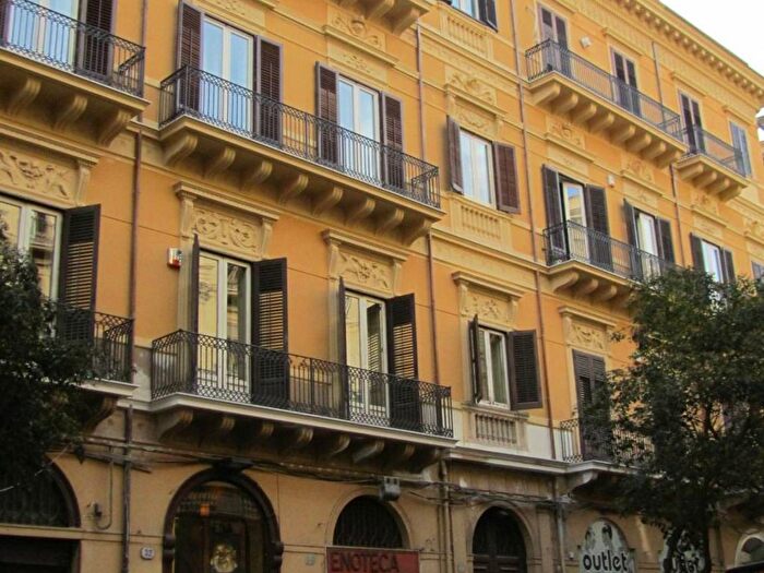 Appartamento bilocale in affitto in Via Dante, Politeama Ruggiero Settimo, Palermo