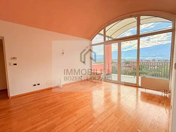 Appartamento trilocale in affitto in Piazzetta Franz Innerhofer, Bolzano