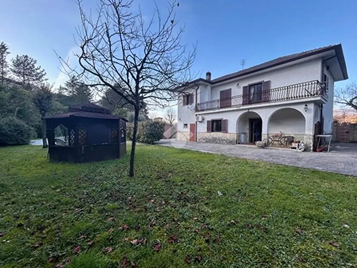 Casa con 5 locali in vendita in Via Monte Cicuto, Atina