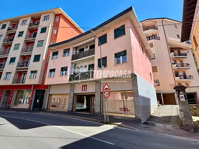 Appartamento con 5 locali in vendita in Via E De Amicis, Omegna