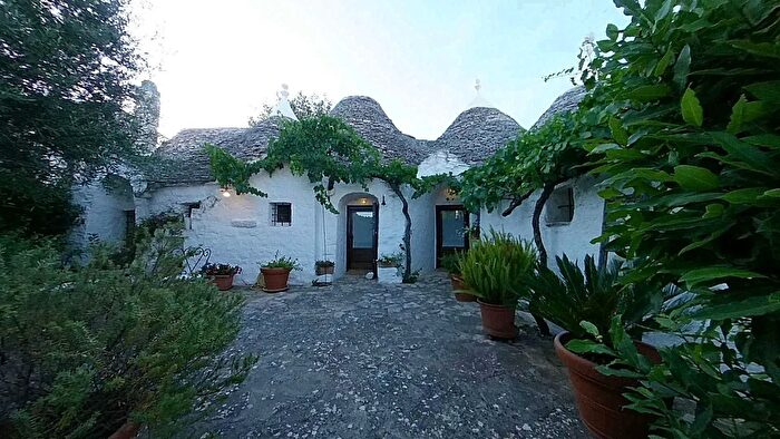 Casa quadrilocale in affitto in Locorotondo