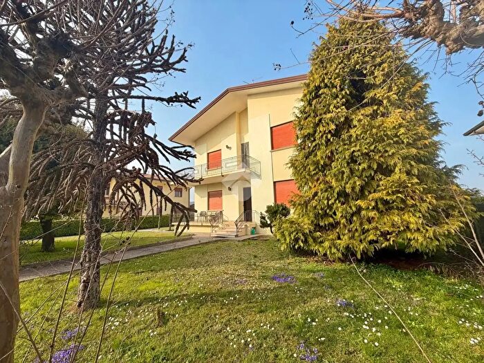 Casa con 5 locali in vendita in Via Postioma di Salvarosa, Castelfranco Veneto