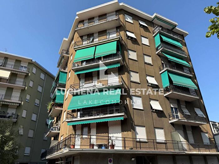 Appartamento trilocale in affitto in Viale Giacomo Matteotti, Cernobbio
