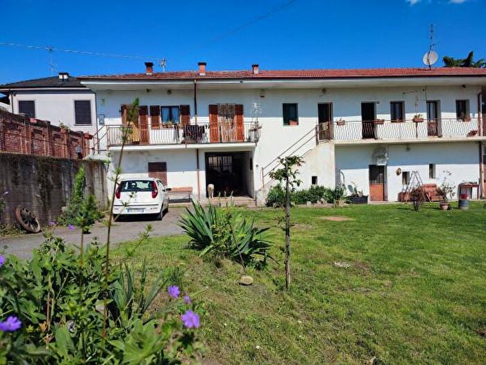 Casa con 6 locali in vendita in Via Vecchia Carpenetti, Gambasca