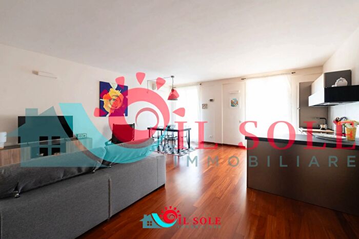 Appartamento trilocale in affitto in Via dei Mughetti, Pisa