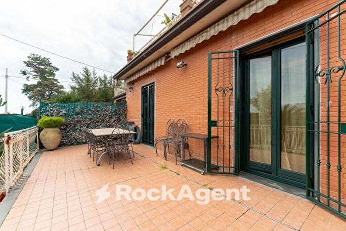 Appartamento con 5 locali in vendita in Via Livorno, Aci Castello