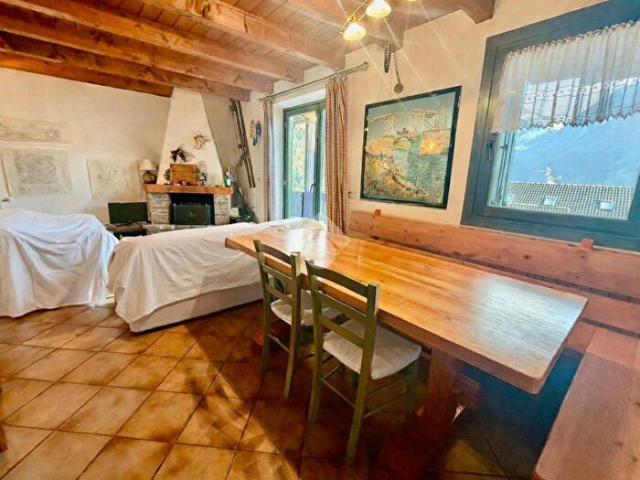 Appartamento trilocale in affitto in Via Guglielmo Marconi, Centro, Temù