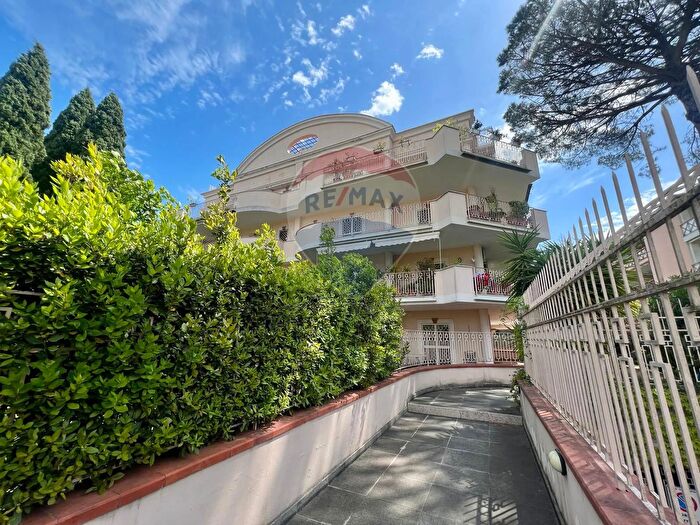 Appartamento trilocale in vendita in Via San Francesco dAssisi, Caserta