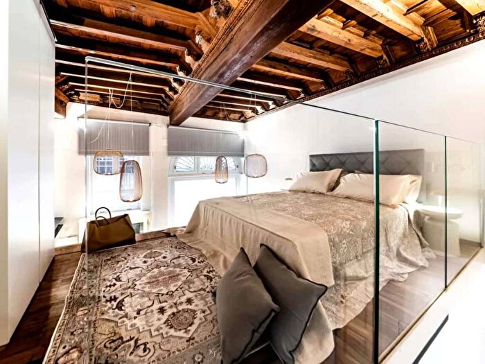 Appartamento trilocale in affitto in Via dei Piatti, Carrobbio, Milano