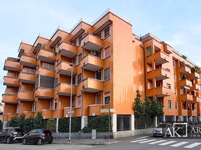 Appartamento trilocale in vendita in Via Camoletti, Novara