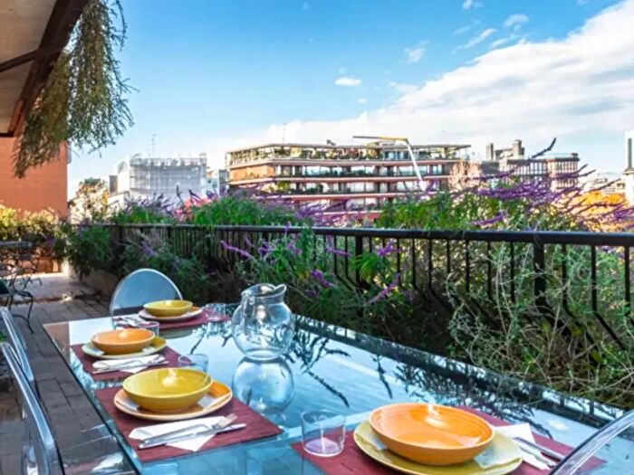 Appartamento con 6 locali in affitto in Via Carlo Crivelli, Milano