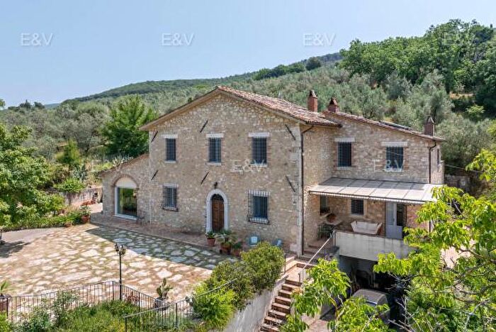 Casa con 6 locali in vendita in Via Amelia, Baschi