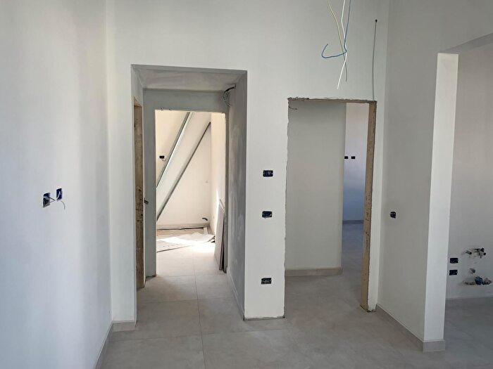 Appartamento trilocale in vendita in Via del Lasca, Firenze