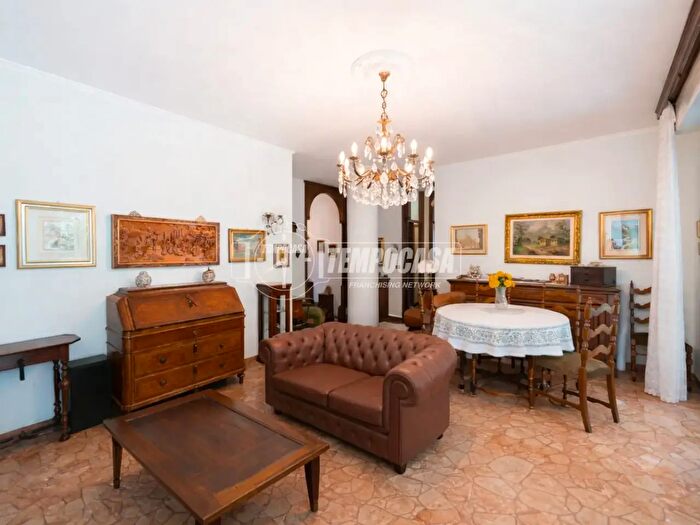 Appartamento trilocale in vendita in Via degli Anemoni, Milano