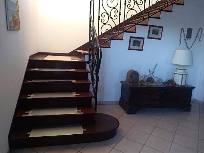 Casa con 6 locali in vendita in Nereto