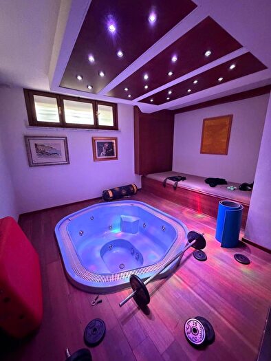 Casa con 10 locali in vendita in Arcola